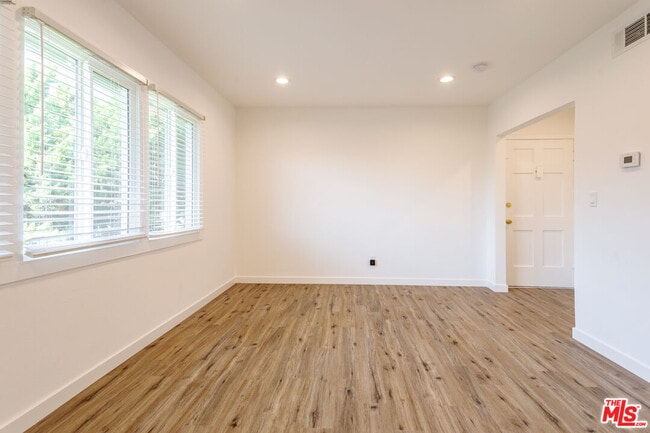1812 W Glenoaks Blvd Unidad D