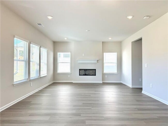 Photo - 2928 Sweet Red Cir