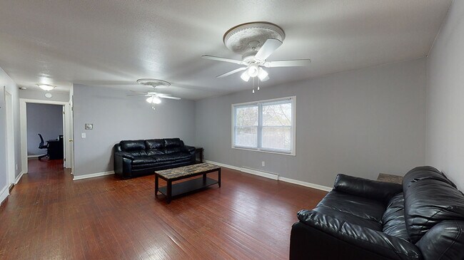 Photo - 1022 E Colvin St