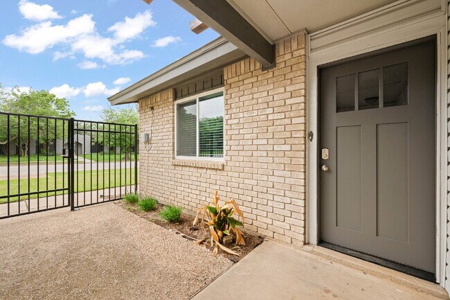 Photo - 2 Bed, 2 Bath Duplex