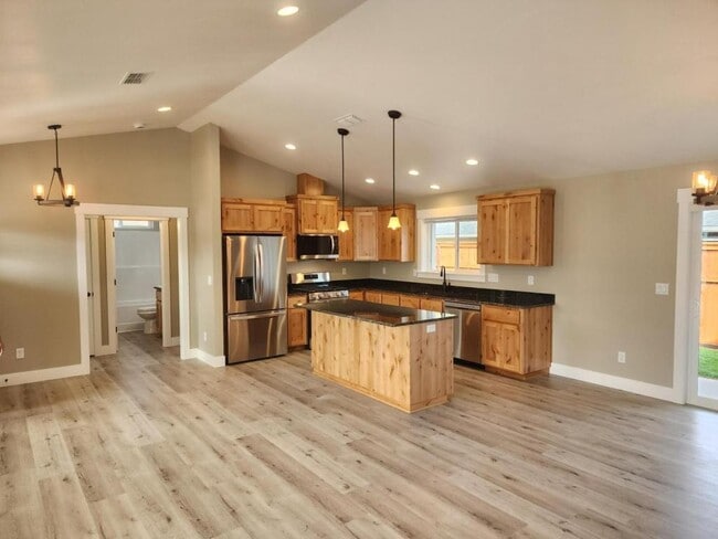 Photo - 171 SW Jefferson Rd