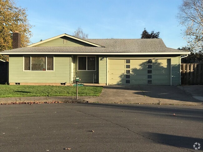 Building Photo - 3 Bedroom Home Coming Soon McMinnville OR