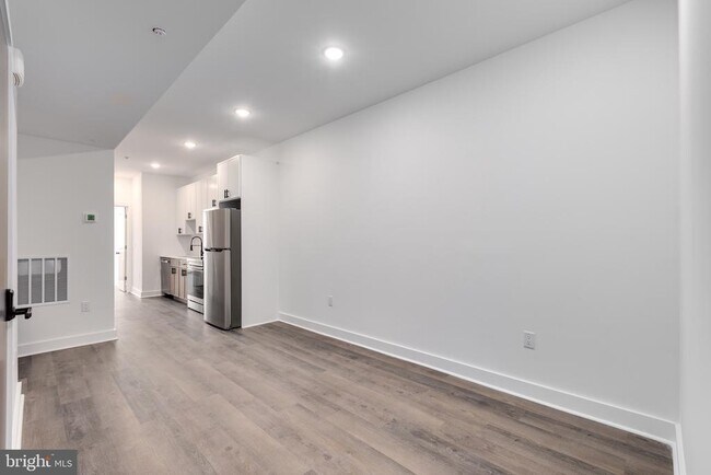 Building Photo - 927 N 42nd St