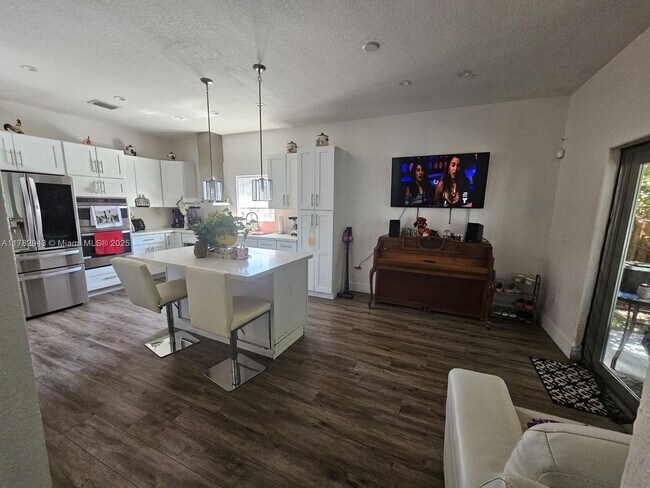 Photo - 718 SE 12th Ter