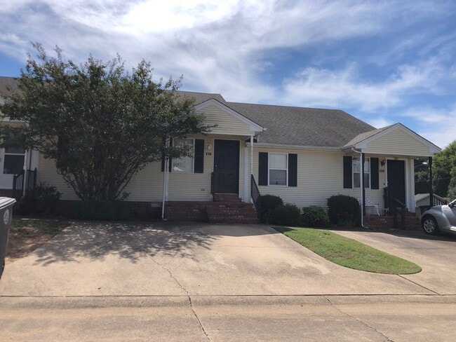 Building Photo - 2 Bedroom, 2 Bath Condo in River Oaks Comm...