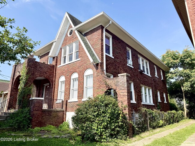 Building Photo - 668 Lindell Ave Unit 2