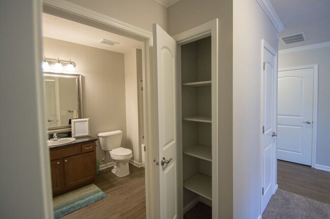 1 Bedroom Linen Closet