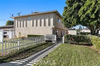 Building Photo - 928 N Vicentia Ave Unit C