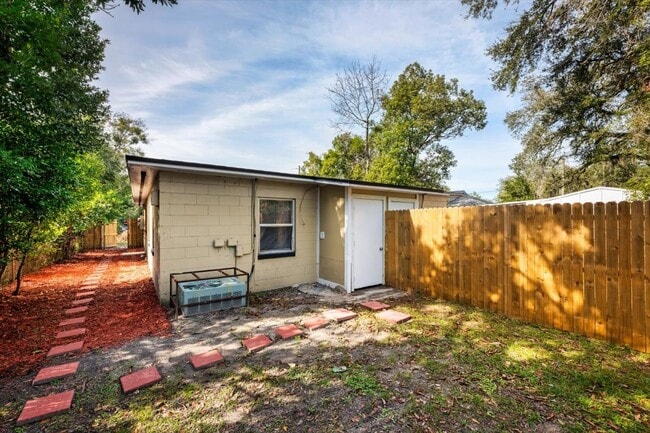 Photo - 1829 Lambert St