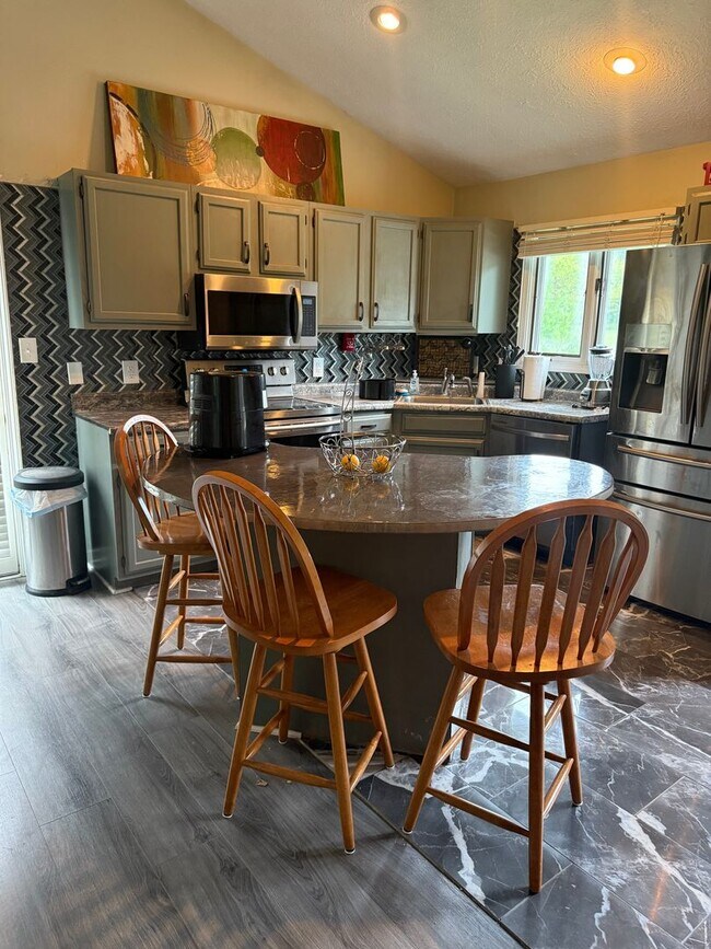 Photo - Semi-Furnished 2-Bedroom Condo at Eagle Pointe