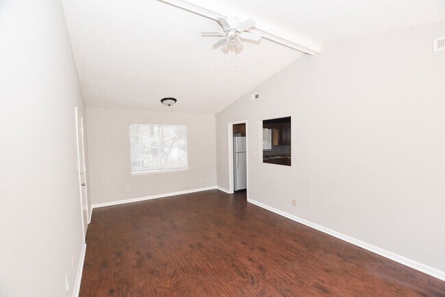 Photo - Single Family Home 3BR / 1BA