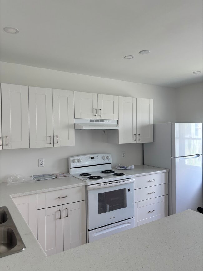 Photo - NEWLY RENOVATED THREE-BEDROOM APARTMENT - 94B PLEASANT STREET Unité B