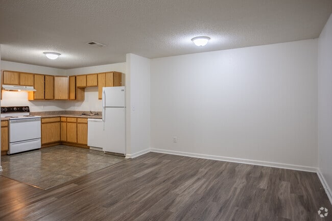 3 habitaciones, 2 baños - 1125 pies cuadrados - Área de comedor - Providence Place