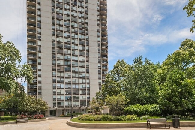 Photo - 1355 N Sandburg Terrace