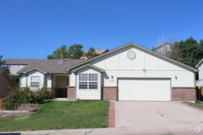 Building Photo - 6 Bed, 3 Bath Ranch, Finished Basement. A/C! Rental