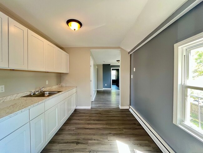 Building Photo - 14 Blackhall St Rental