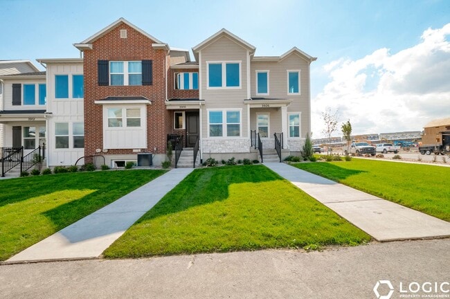 Building Photo - Brand New Row End Townhome in Lehi Utah!