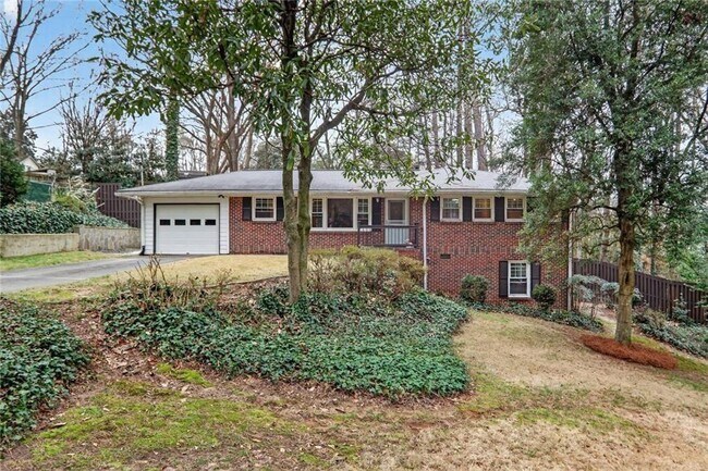 Photo - 2560 Skyland Trail NE