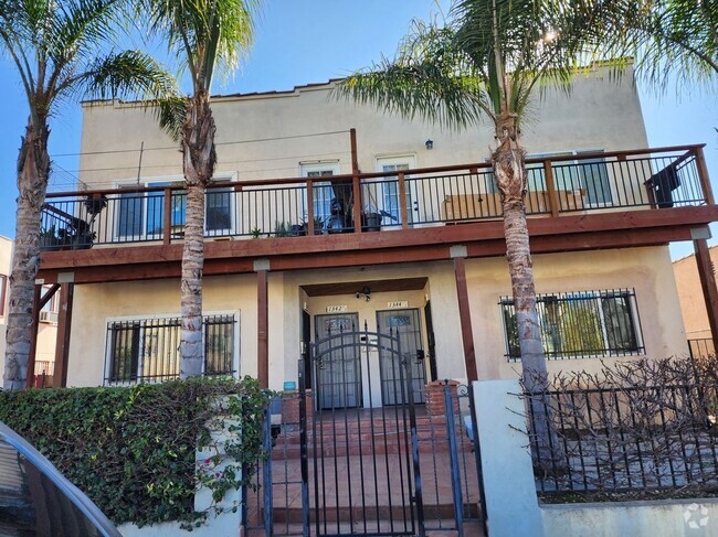 Building Photo - 1344 Bronson Ave Rental