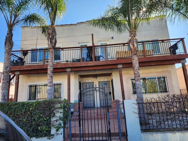 Building Photo - 1344 Bronson Ave Rental