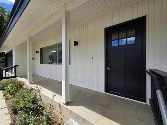 Photo - HUGE Number 2 Canyon ~ ~ 4 bedroom, 3 bath...