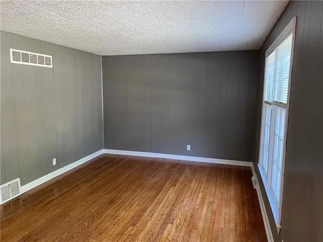 Photo - 6400 Walrond Ave