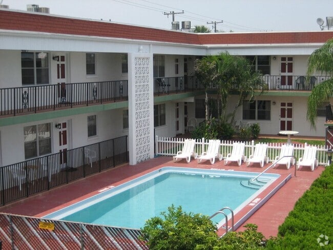 Building Photo - Newly Renovated Apartment Unit 208 - 1/1 -U