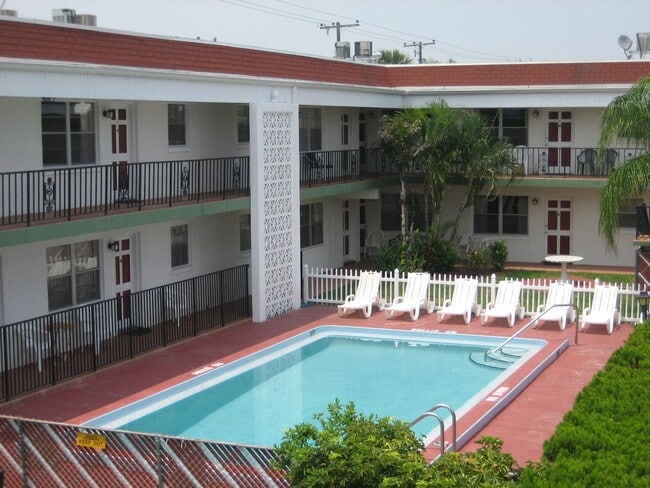 Newly Renovated Apartment Unit! - Newly Renovated Apartment Unit! Unit 208 - 1/1 -U