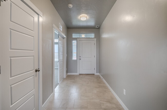 Photo - Newer home in Meridian  2100Sqft, Goldengrove Sub., Room for all of your Toys