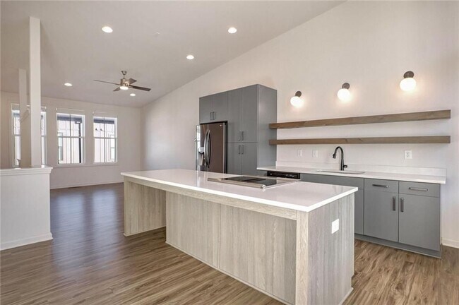 Photo - 906 Brees Ct