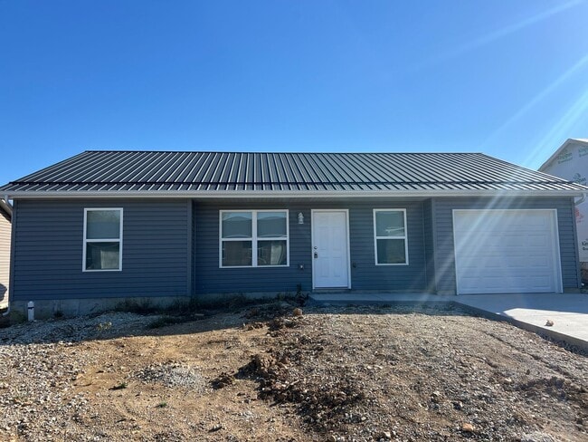 Building Photo - NEW 3 bed/2 bath with 1 car garage for lea... Unit 370 Rick Road