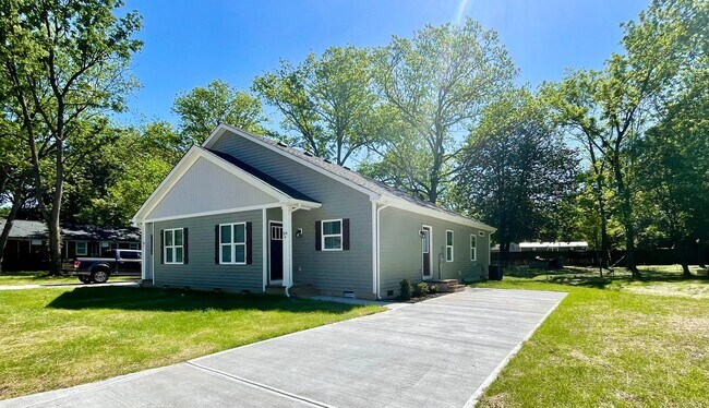 Photo - 524 Ligustrum St