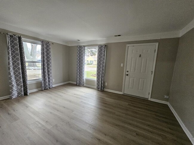 Photo - 3 Bedroom Large Bungalow w/ Attached 2 Car...
