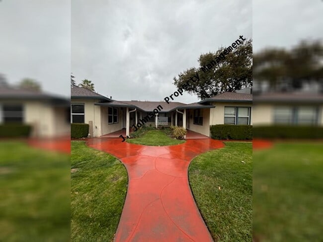 Building Photo - 1BED 1 BTH Available NOW Unit D