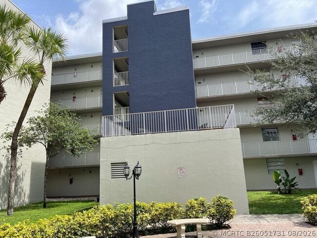 Building Photo - 10000 NW 80th Ct Unit 2534
