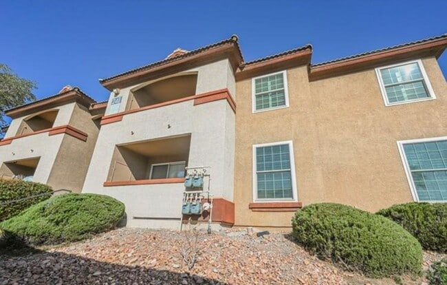Building Photo - Stylishly Updated Henderson Condo | 2 Bed,... Unit 2423