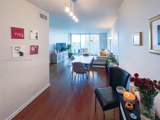Photo - 1100 West Ave Unit 1000 West Mirador