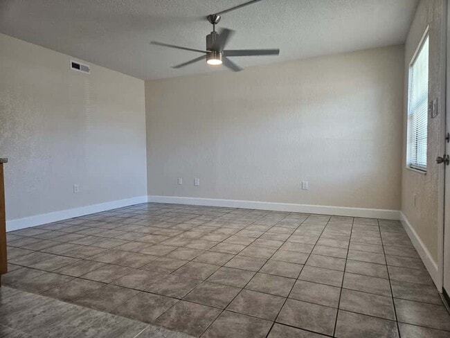 Photo - 4414 N Clark Ave Unit 7