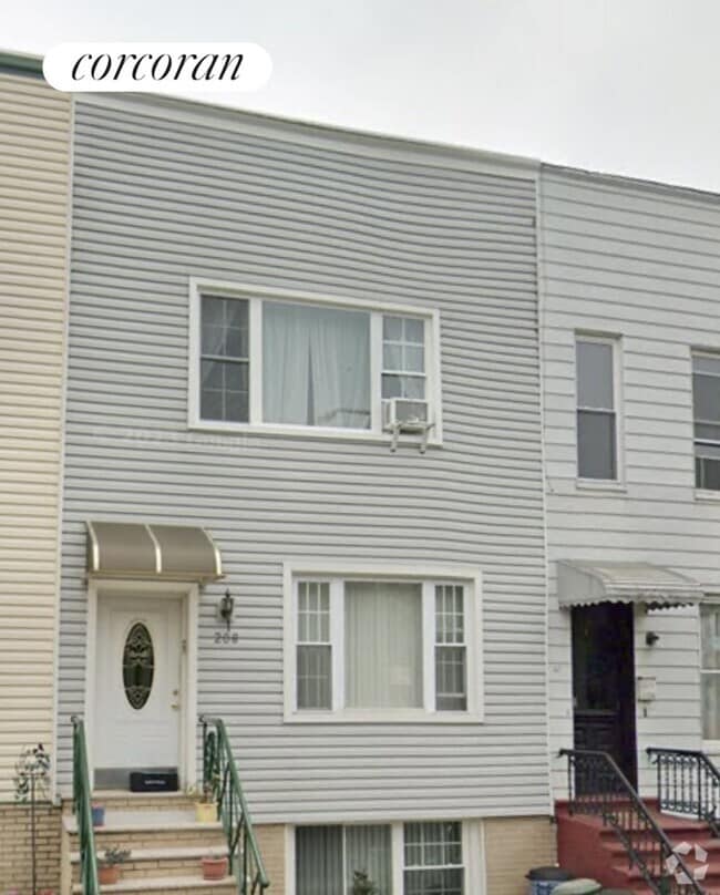 Building Photo - 208 31st St Rental