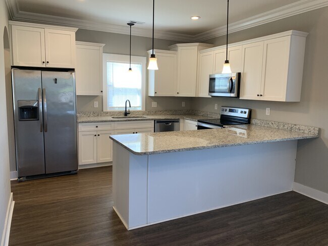 Photo - 423 Elgin Rd