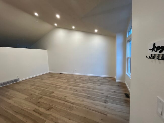 Photo - Sedgewood Way