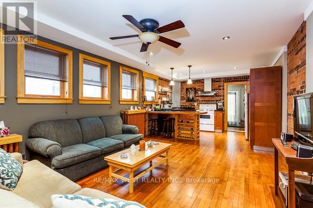 Photo - 56 Macdonell Ave