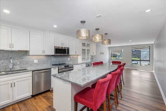 Building Photo - 100 Ledgewood Dr Unit 410