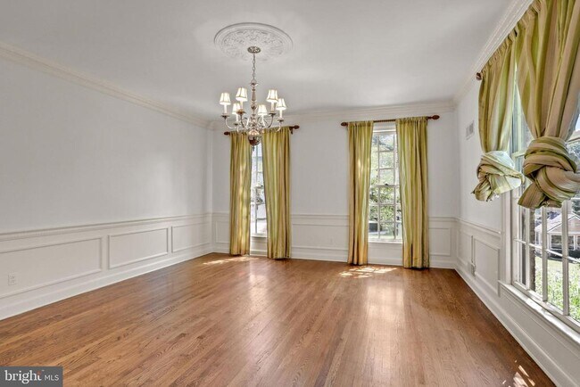 Photo - 4925 Weaver Terrace NW