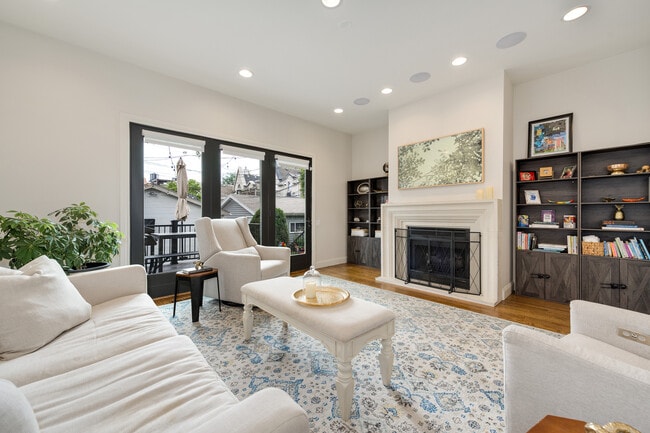 Photo - 1715 W Wabansia Ave