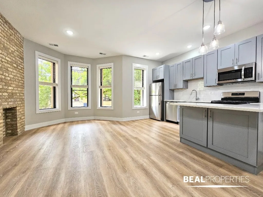 Photo - 441 W Belden Ave