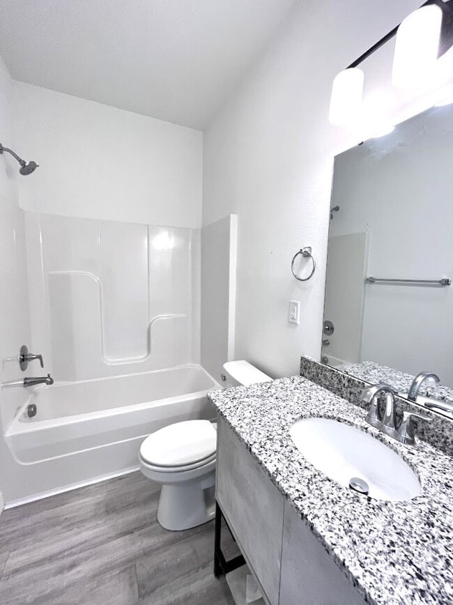 Photo - 950 Ventnor Ave
