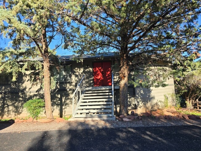 Building Photo - 2269RR-Upper Level Unit 1