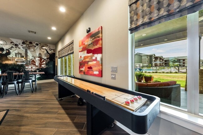 Mesa de tejo - Legacy Creekside Apartments