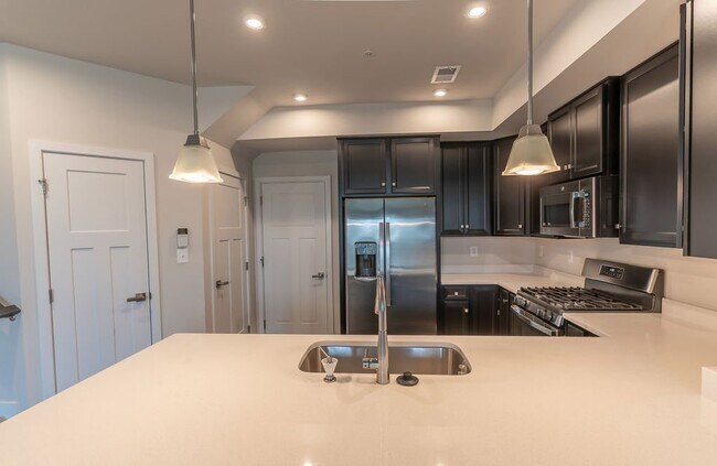 Photo - 100 Matisse Pl